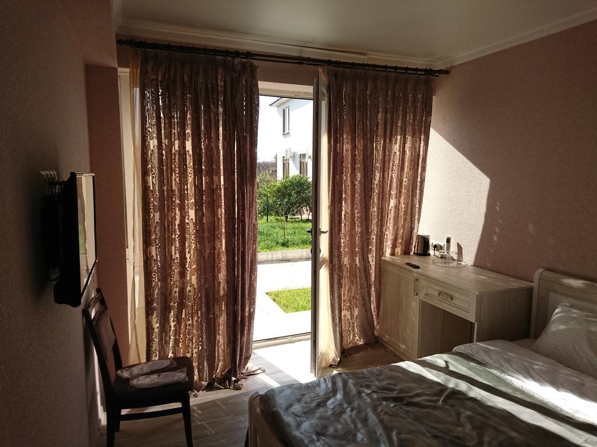 Gega Hotel Gagra Exterior photo